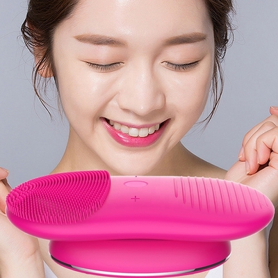 เครื่องทําความสะอาดรูขุมขนสองด้าน เครื่องทําความสะอาดใบหน้าขนาดเล็กด้วยเทคโนโลยีความรุนแรง