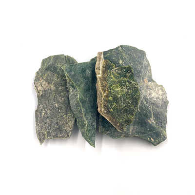 100% ของธรรมชาติ Xiuyan Stone Jade Roller Gua Sha Set สําหรับการยกหน้าและผิวหนังกระชับ